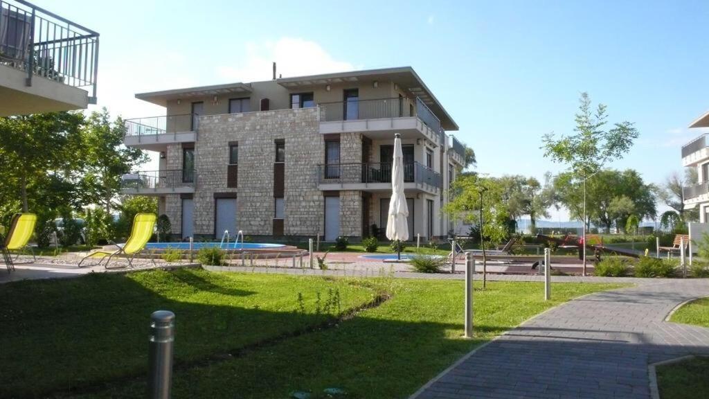 Lakeside Luxury Apartment Zamardi Exterior photo
